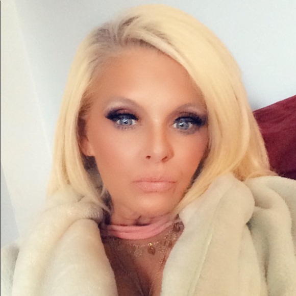 Meet your Posher, Amy - Picture 3 of 5